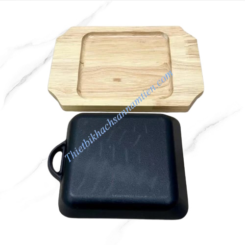 Chảo Gang Vuông 1 Quai, Chảo Gang Nướng Pizza Kèm Đế Gỗ Size 14*11CM