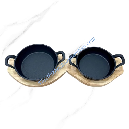 Chảo Gang Tròn 2 Quai, Chảo Gang Mini Kèm Đế Gỗ Size 18CM