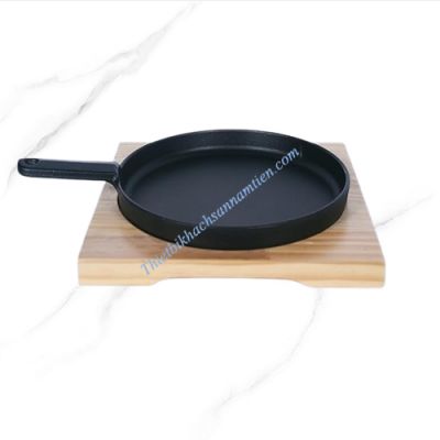 Chảo Gang Nướng Tròn 1 Tay Cấm Kèm Đế Gỗ Size 20CM