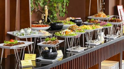Vì sao nên chọn tổ chức tiệc buffet tại nhà hàng?